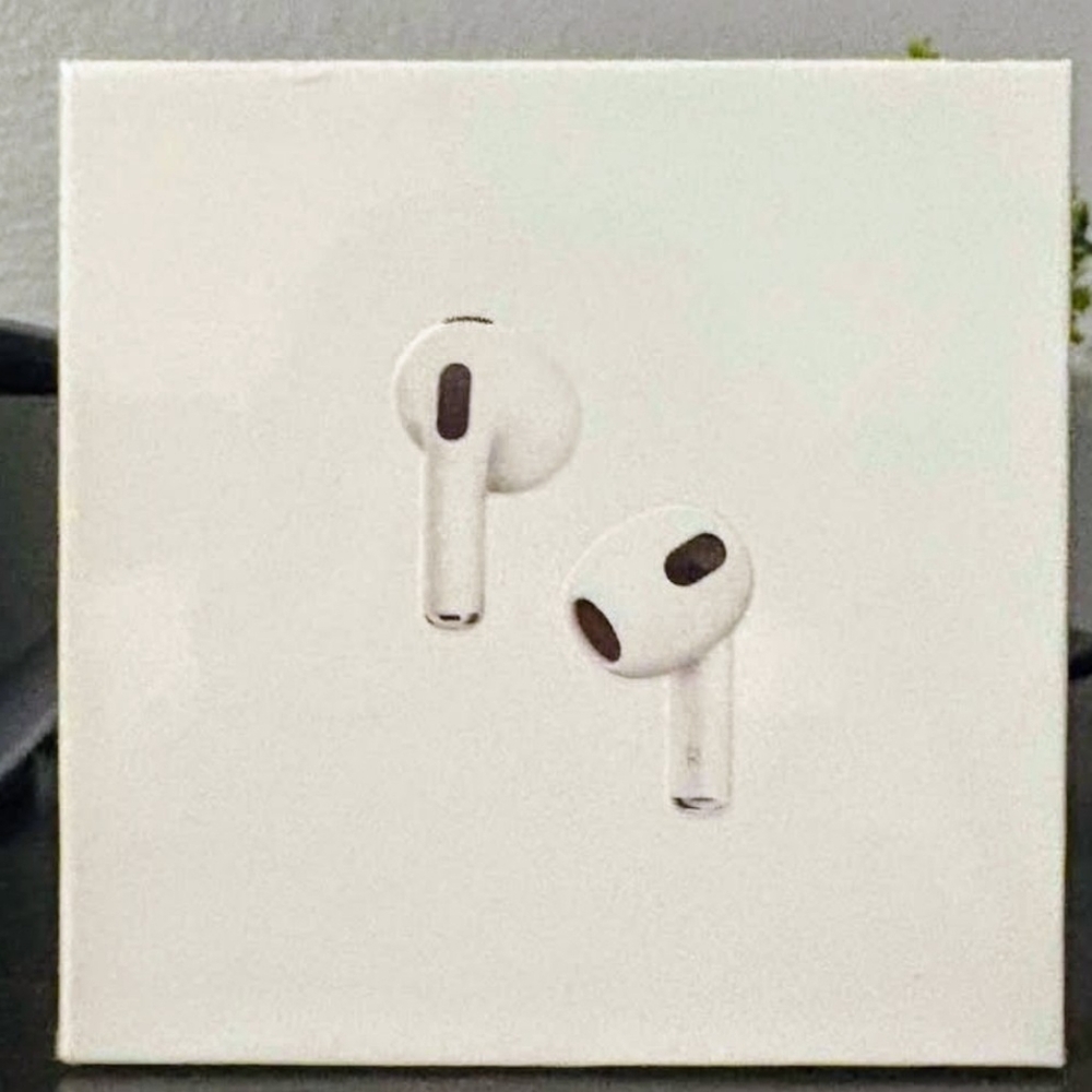 Airpods (3rd generation) - Picture 2 of 3